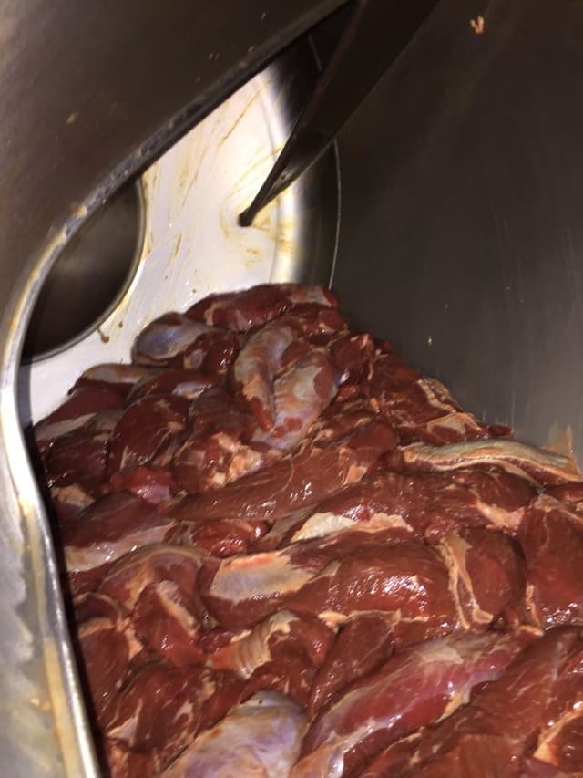 Carne mechada de res